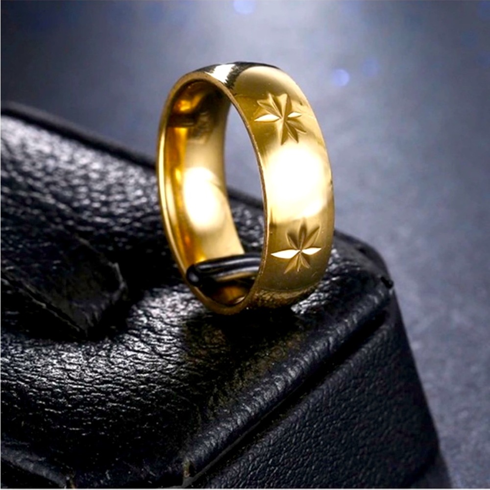 Gold Tone Star-Engraved Women's Ring